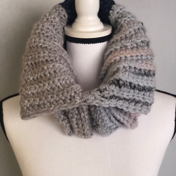Tasyni’s Crochet Accessories - SPLIT COWL NECK WARMER